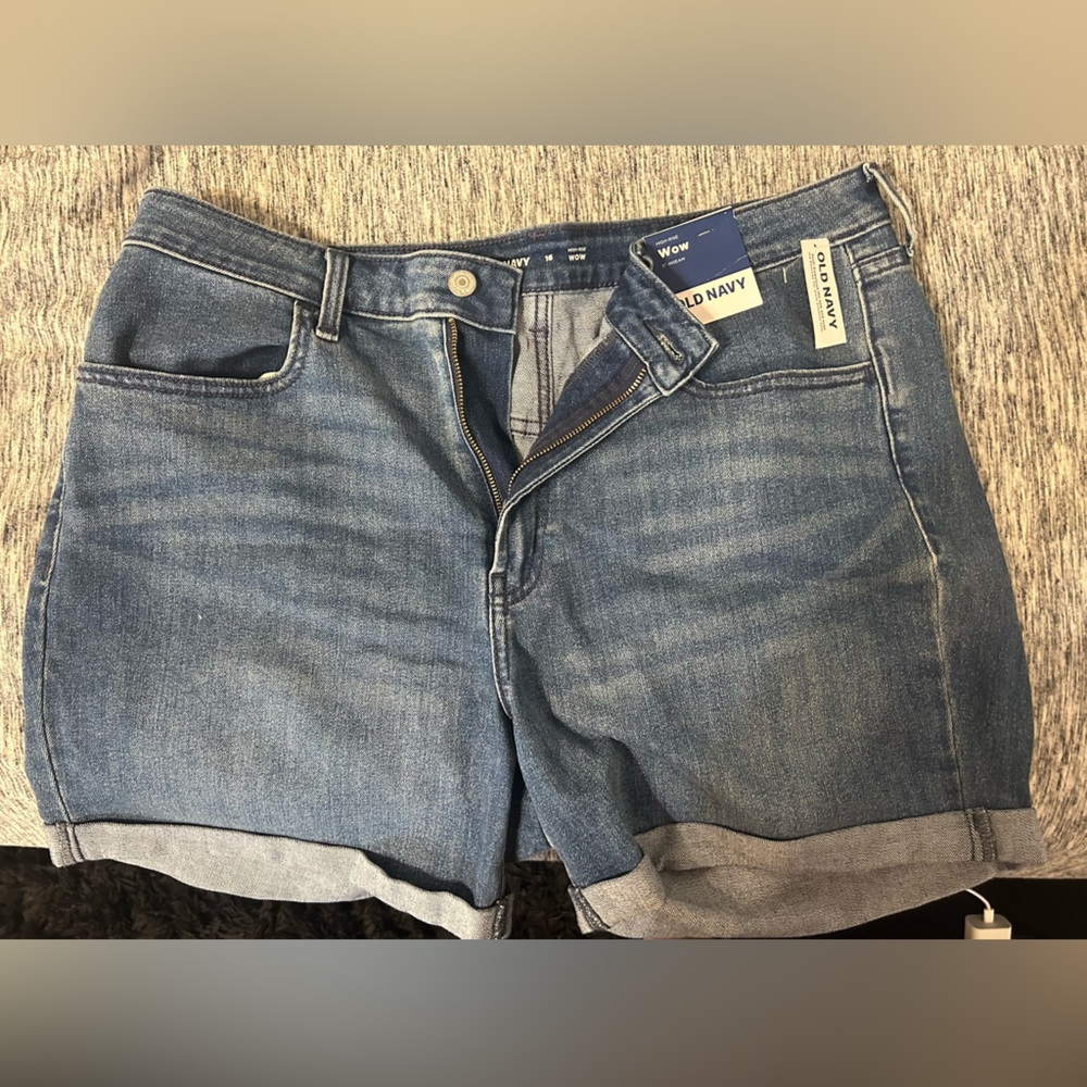 Old navy high rise shorts size 16 new